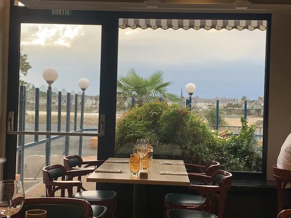 ROCHER REBECCA_Logis Hôtel-Restaurant Au Poisson d’Argent_Mauges-sur-Loire_review