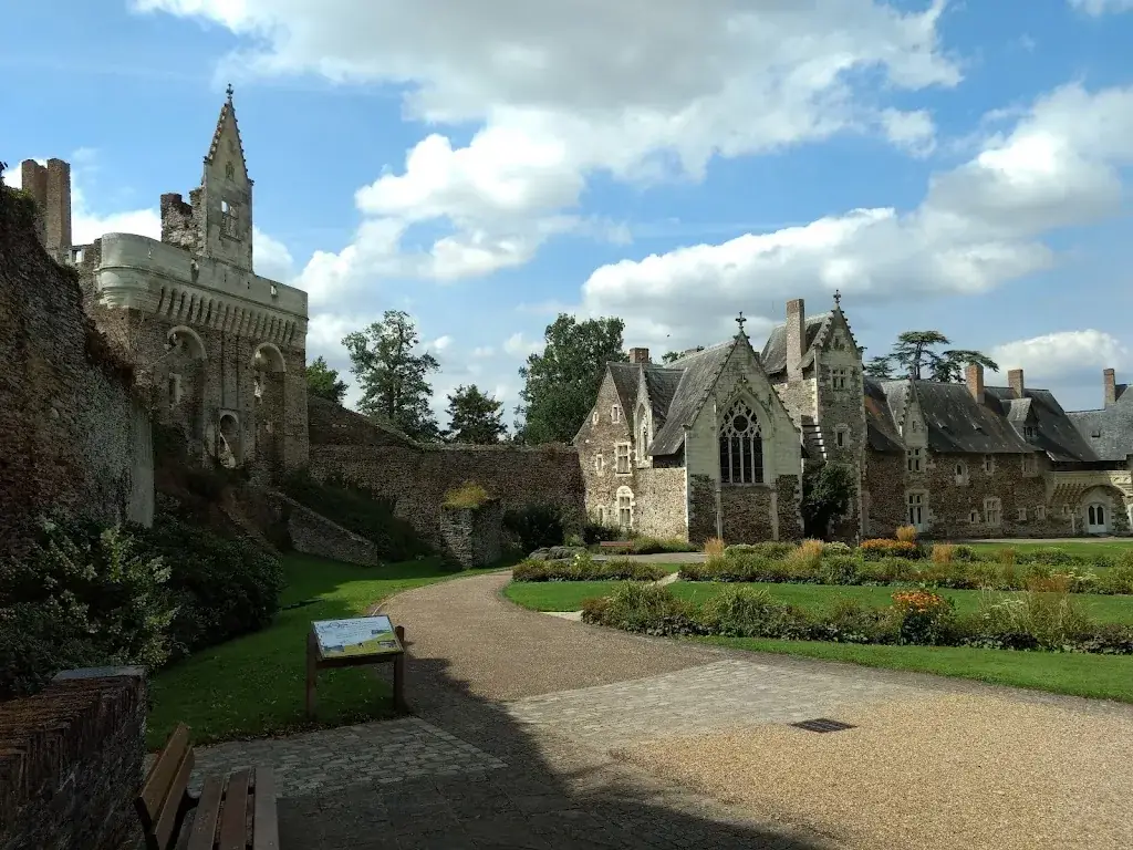 Erin Urban_Château du Plessis-Macé_Longuenée-en-Anjou_recensione