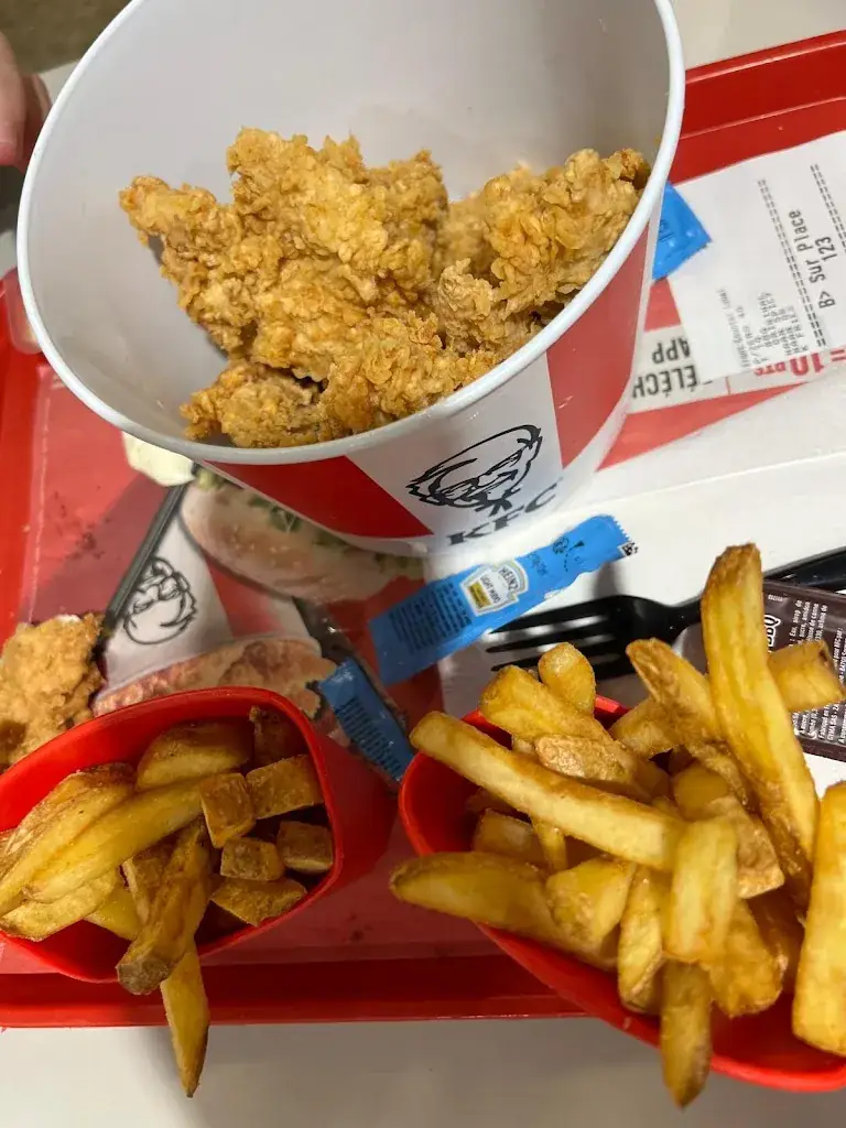 Clara Vincent_KFC Montmarault Allier_Sazeret_review