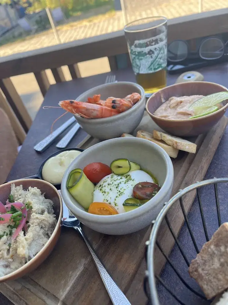 Lynn S_L'Esplanade Hôtel · Restaurant · Bar à vin_Pellerin_recensione