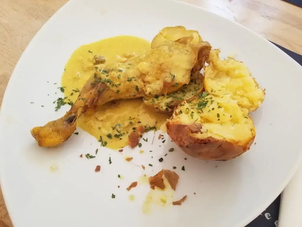 Jesse Furtick_C La Pause_Saint-Marcel-en-Murat_review