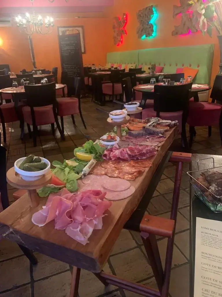 Ioana Sanpetrean_RESTAURANT LE CHARLIE FOLIE'S_Moulins_review