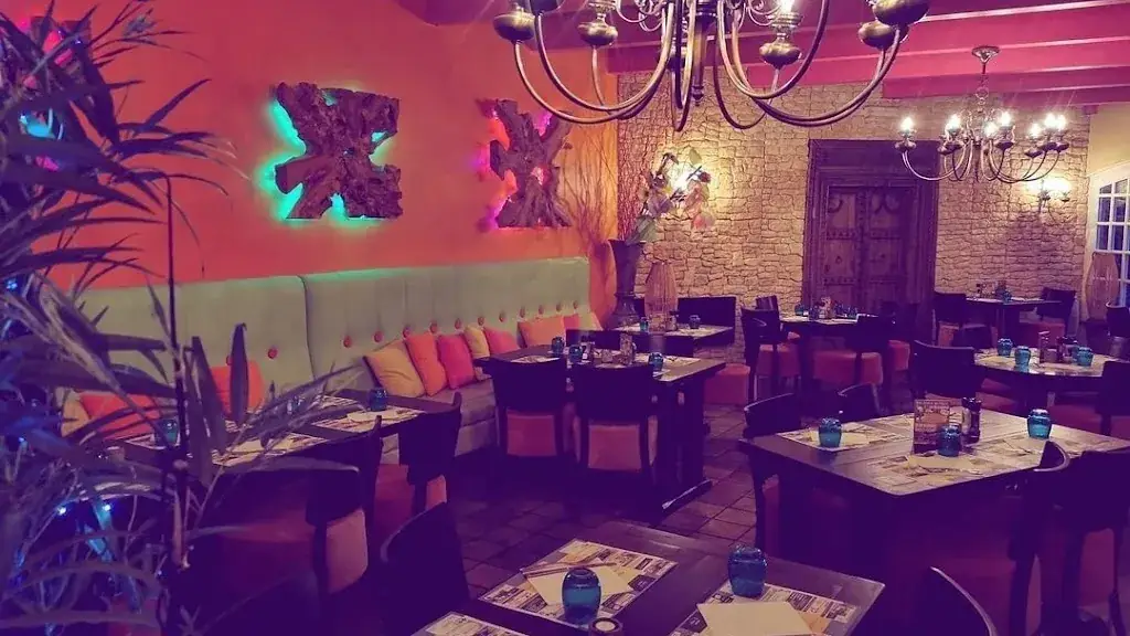 RESTAURANT LE CHARLIE FOLIE'S restaurant in Moulins