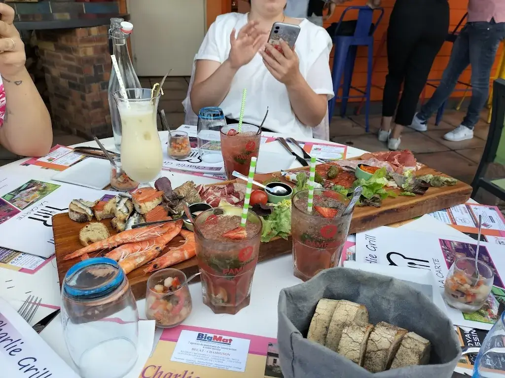 RESTAURANT LE CHARLIE FOLIE'S_Moulins_slider_image_3