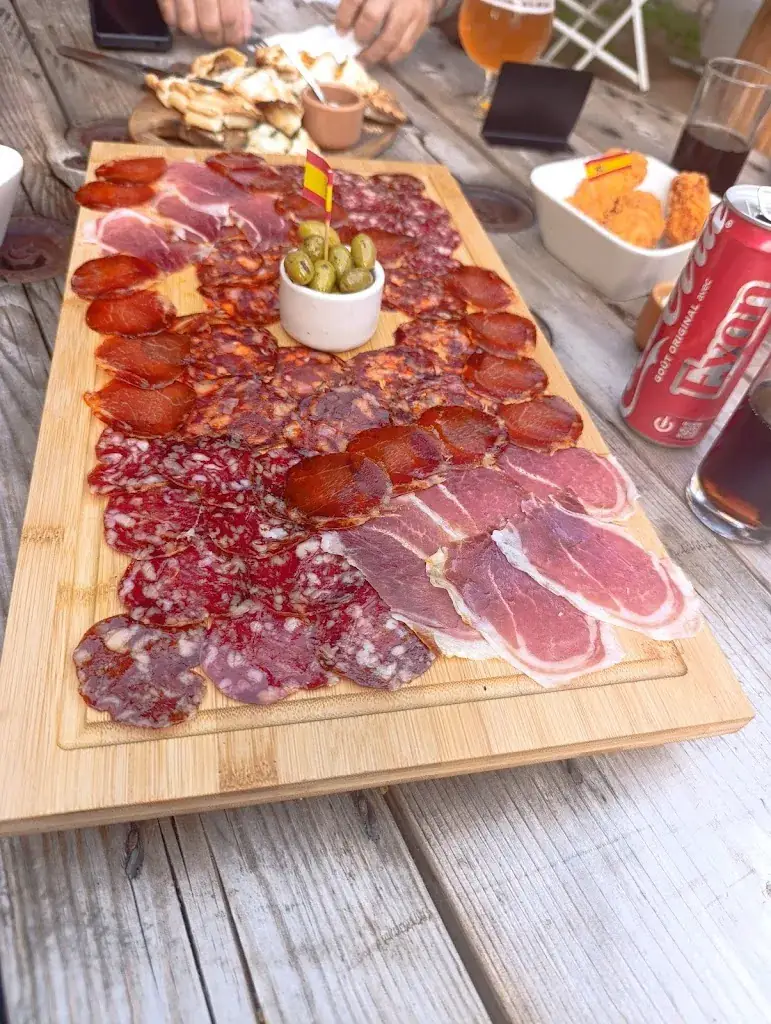 Sab Bg_Ché Lennon_Legé_review