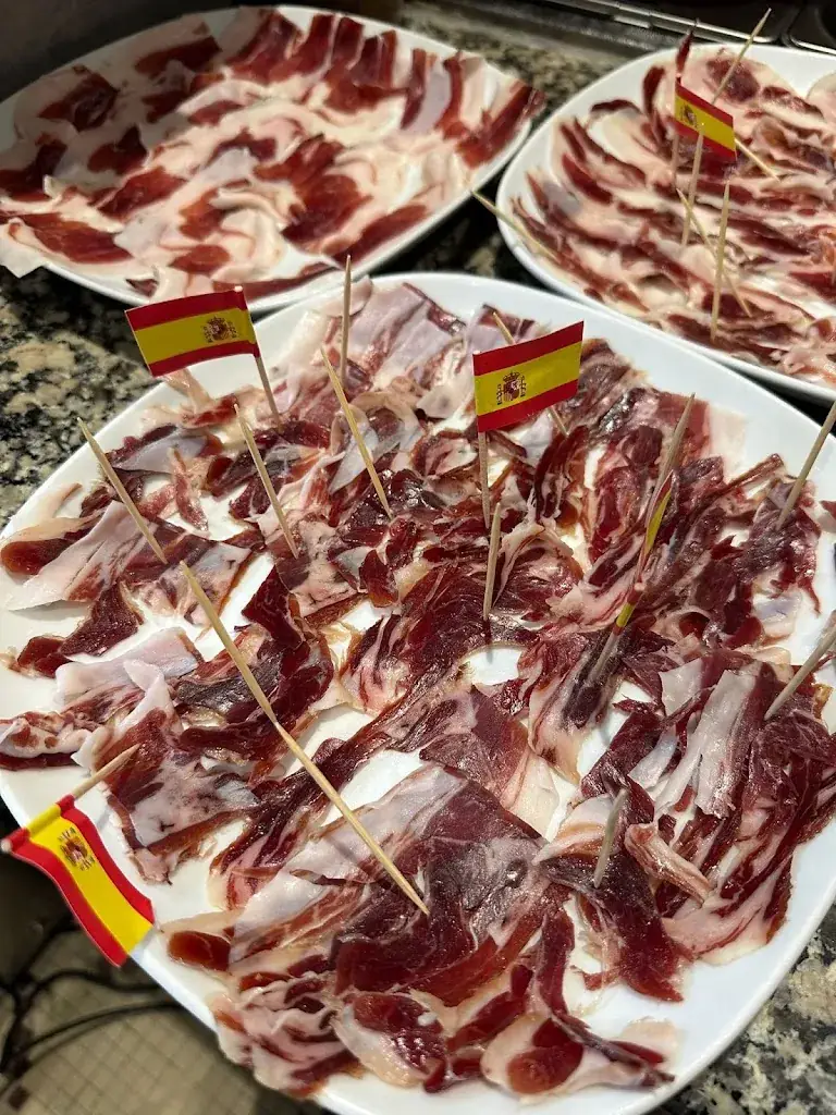 Ché Lennon_Legé_slider_image_2