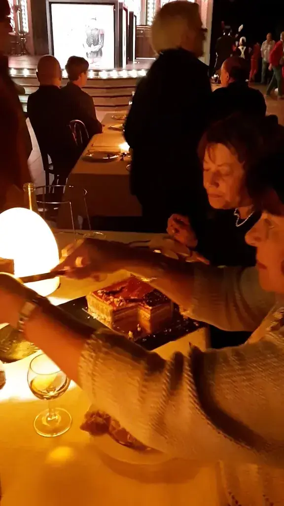 The Cafe Of The Madelon_Epesses_slider_image_2