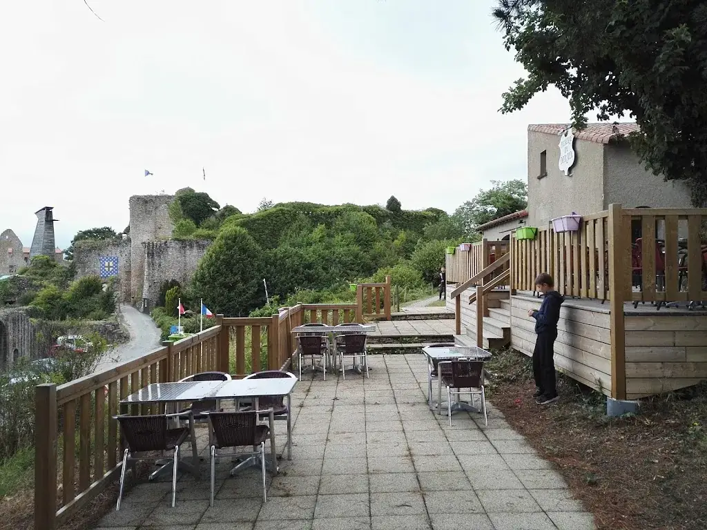 L'Auberge du Donjon restaurant in Tiffauges