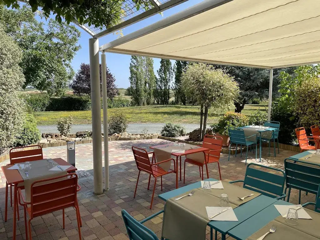 Le Moulin Cécile restaurant in Chasnais