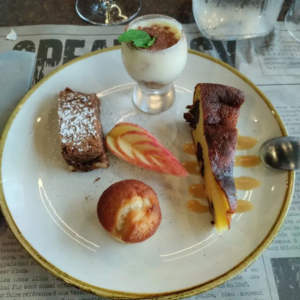 THE SPEAKEASY BAR-RESTAURANT_Magnils-Reigniers_slider_image_2