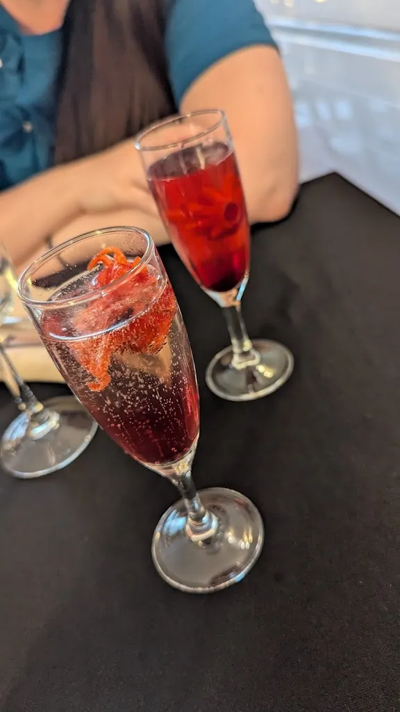 Davide Savani_Divers Gens_Moulins_review