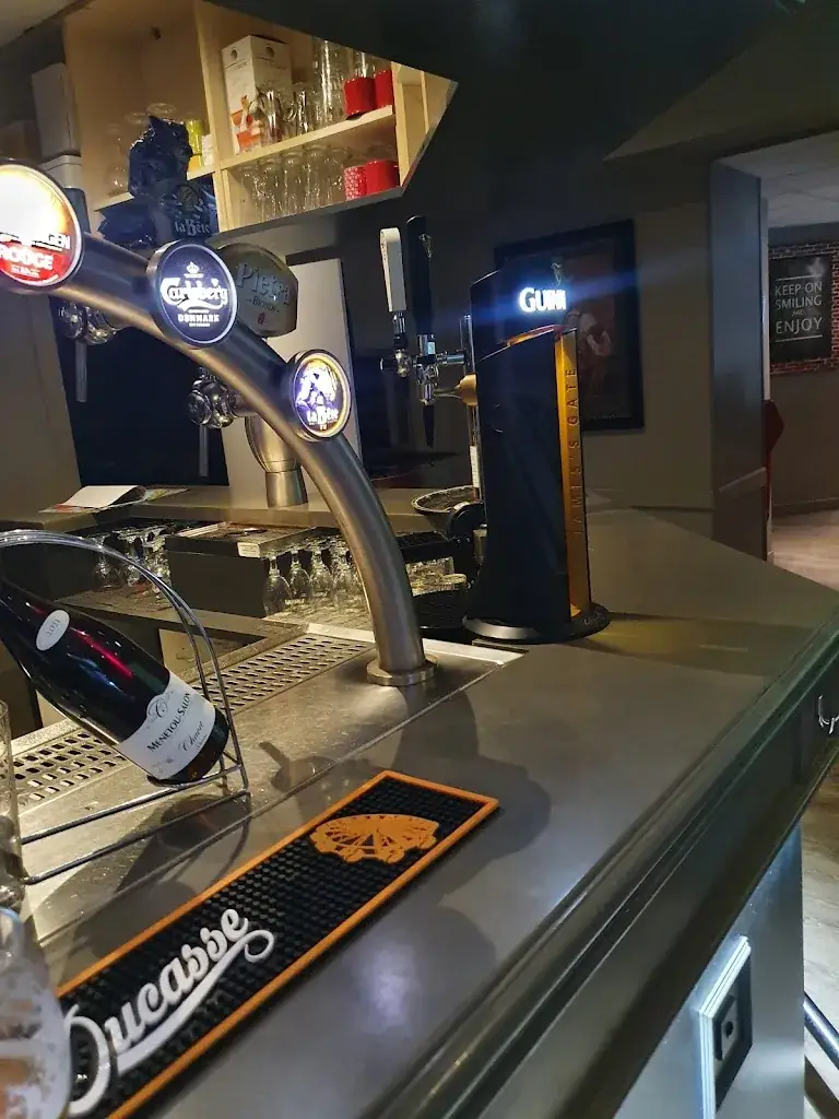 Les Arcades Bar-Brasserie_Herbiers_slider_image_2