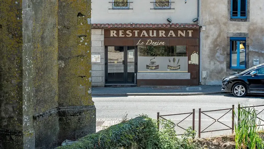 Le Donjon_Herbiers_slider_image_1