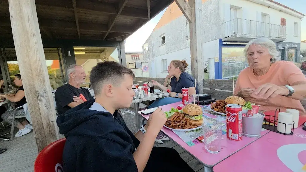 Alexander Peter_L'ENTRACTE_Longeville-sur-Mer_review