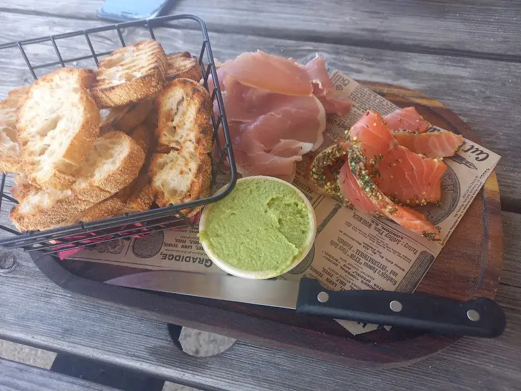 Sandrine C_Le débar'c_Longeville-sur-Mer_review