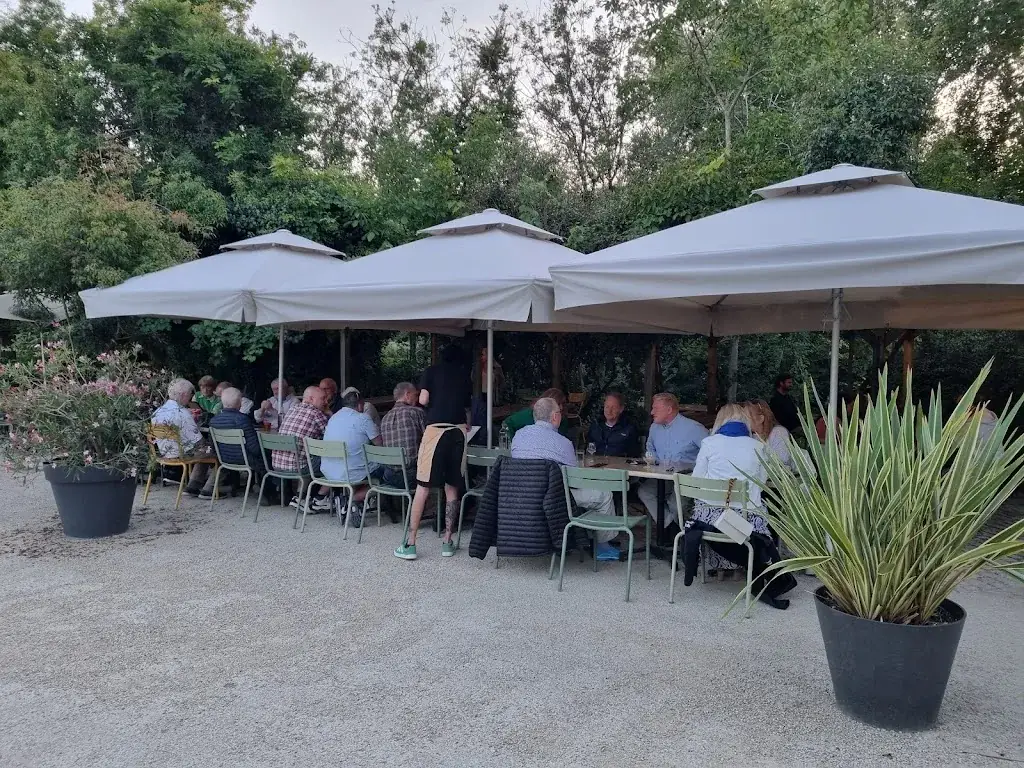 Martin Braybrook_Restaurant L'Echauguette - Terrasse au bord de l'eau_Maillezais_review