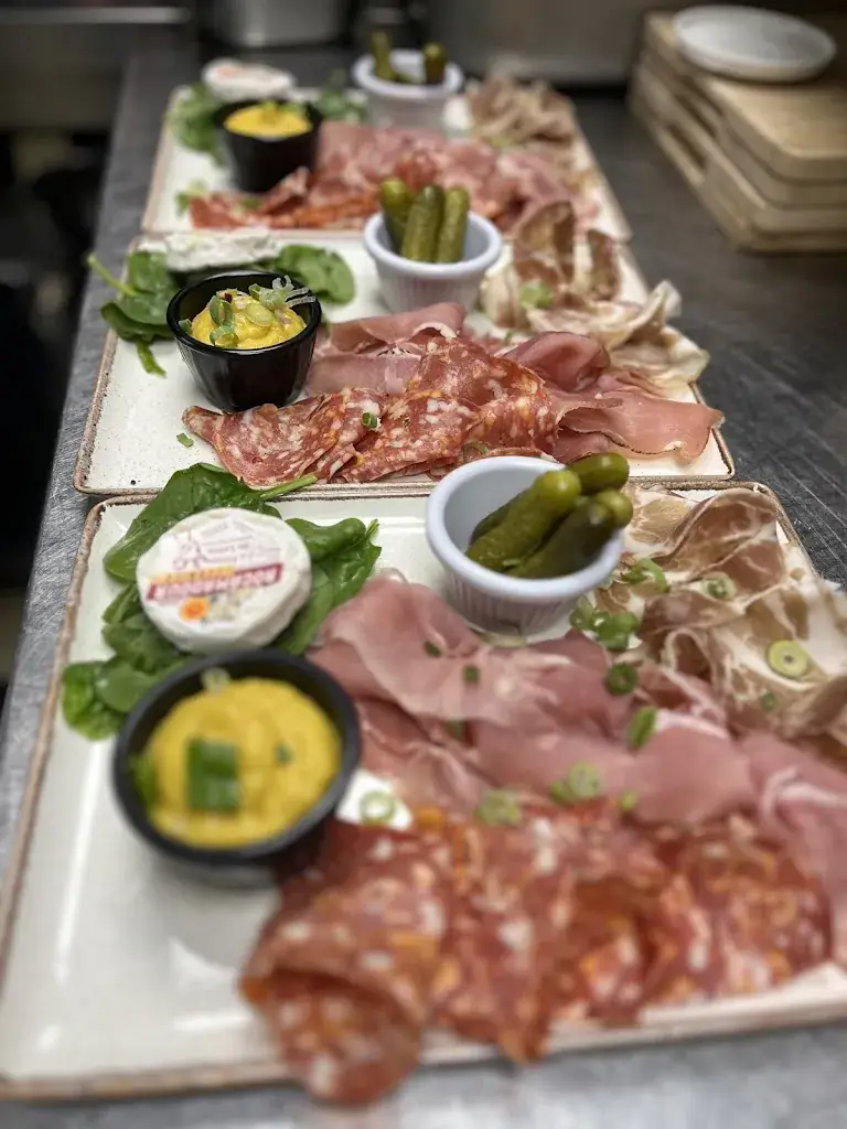 Restaurant L'Echauguette - Terrasse au bord de l'eau_Maillezais_slider_image_2