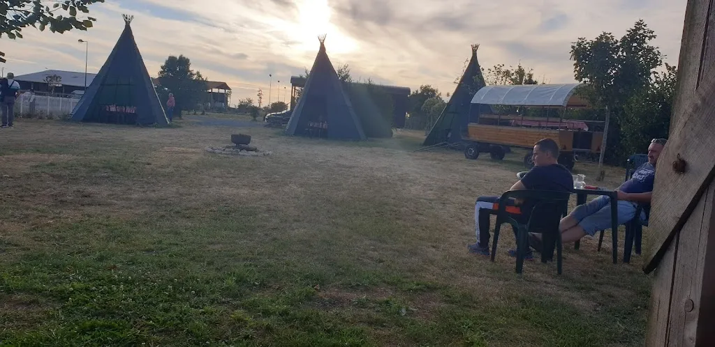 Axel “harley” G_trailers Abbey_Maillezais_review