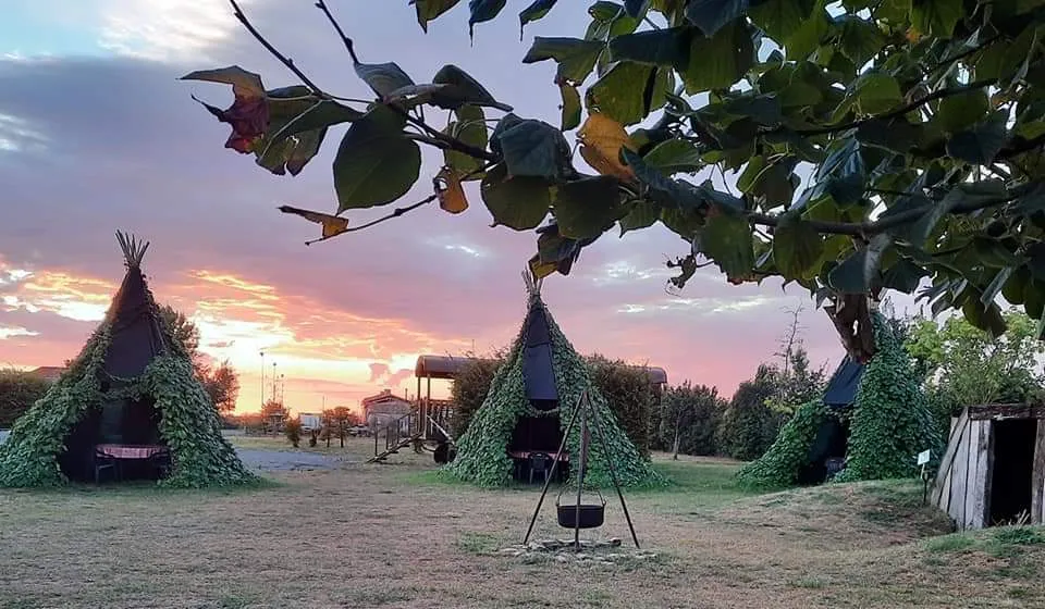 trailers Abbey_Maillezais_slider_image_3