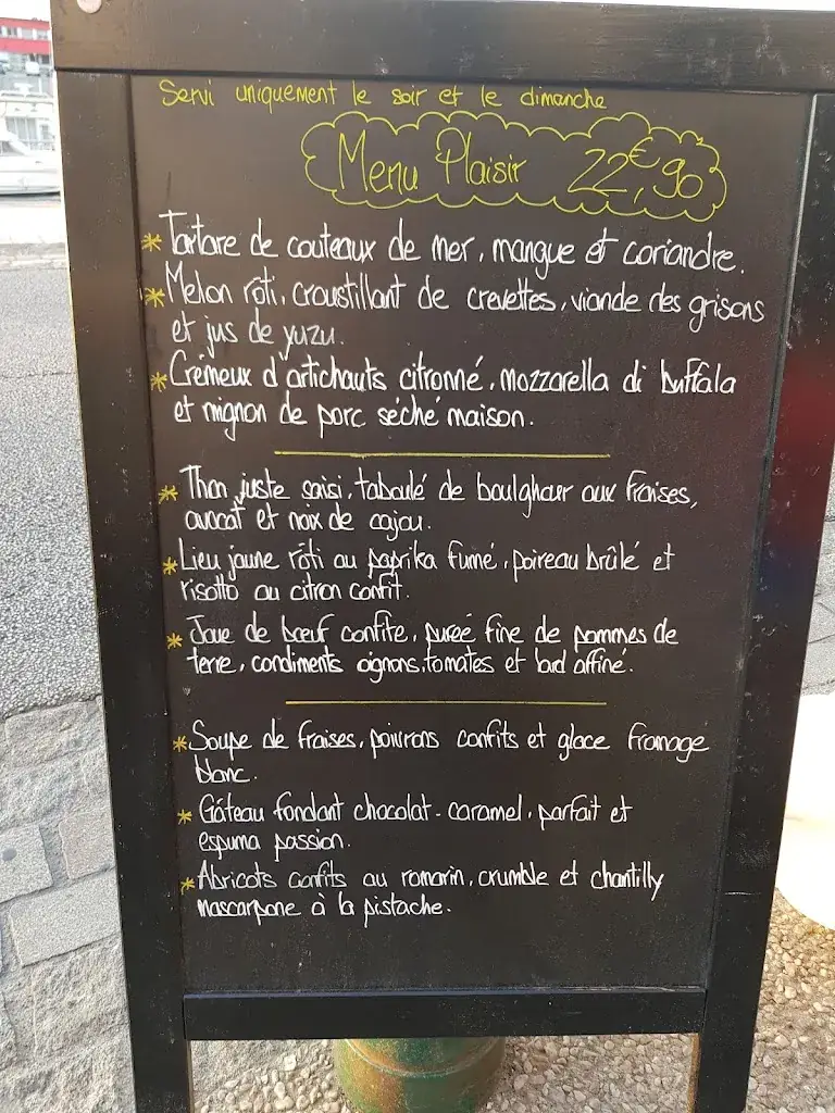 J Lawson_César et Rosalie_Sables-d'Olonne_review