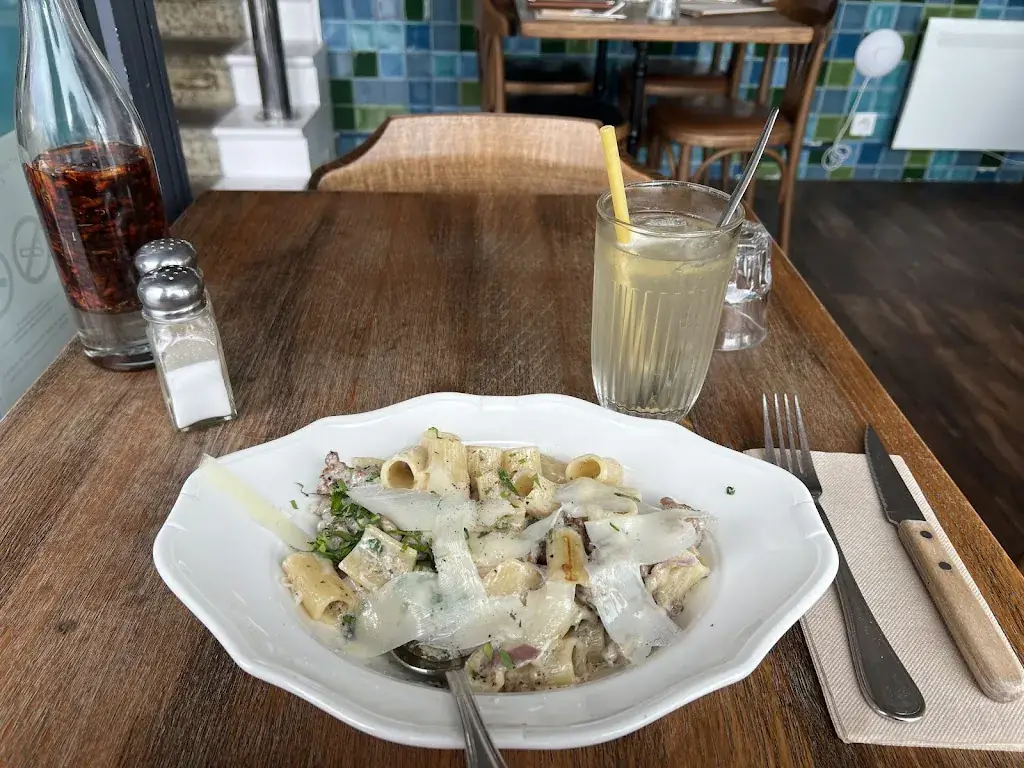 Nelly Nicha Victor_MAMA_Sables-d'Olonne_review