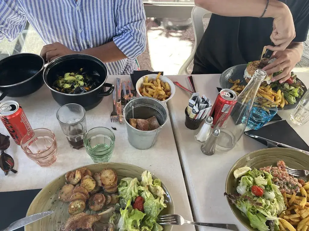 ines francois_Le bouche à oreille_Sables-d'Olonne_review