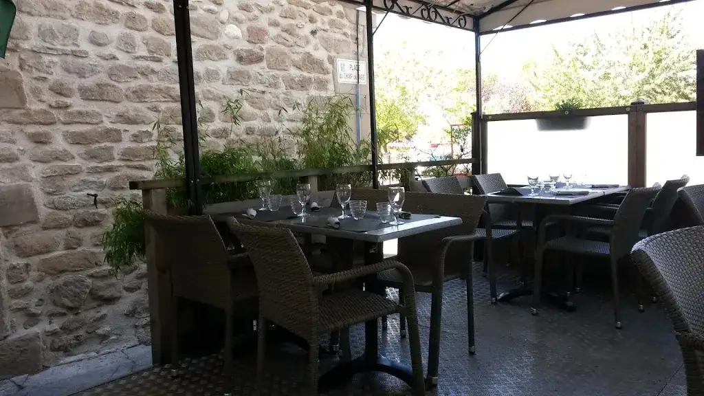 Auberge St Eusèbe Restaurant in Mours-Saint-Eusèbe