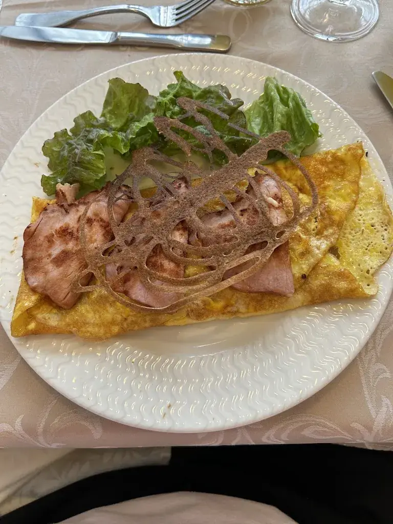 GORDY OKEEFFE_Crêperie La Petite Auberge_Malicorne-sur-Sarthe_review