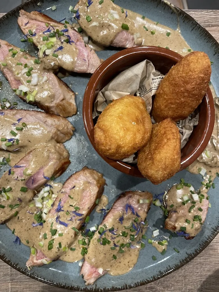 choun sokha ouk_Le 1975 Restaurant_Andrézieux-Bouthéon_review