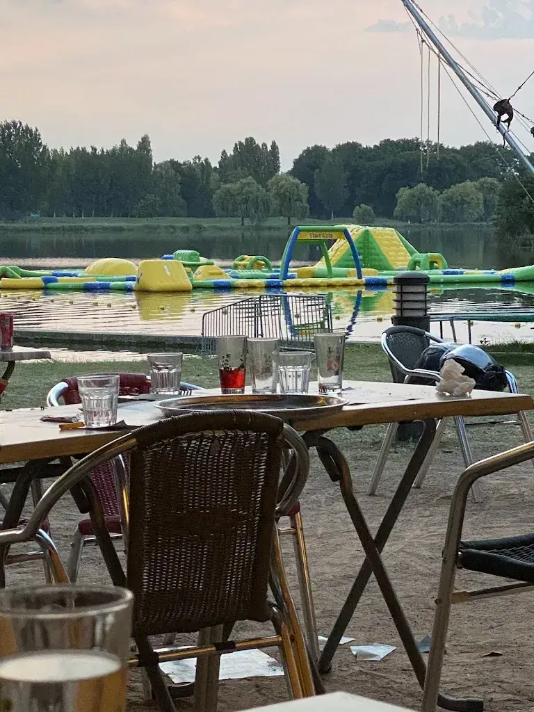 Alexandra H_Aux Berges du Lac_Mansigné_review