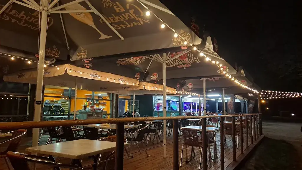 Aux Berges du Lac restaurant in Mansigné