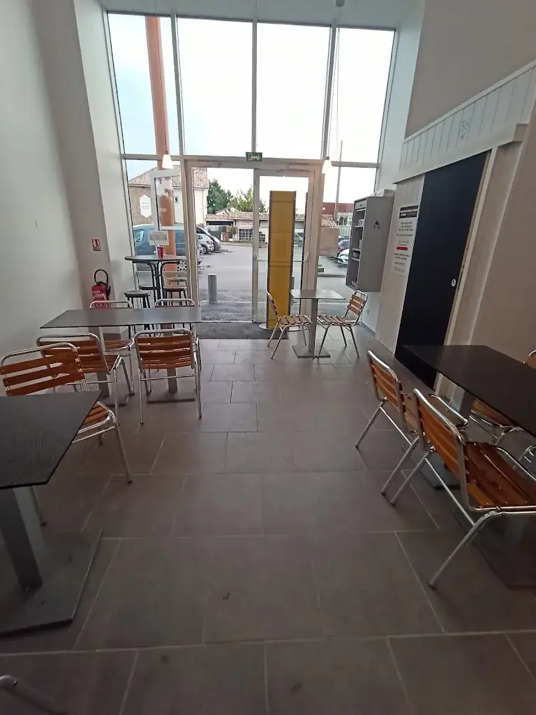 Pizz' à Mours Restaurant in Mours-Saint-Eusèbe