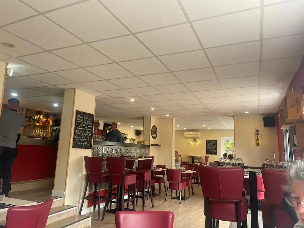 Bistro d'à Côté..de l'Ambène Restaurant in Mozac