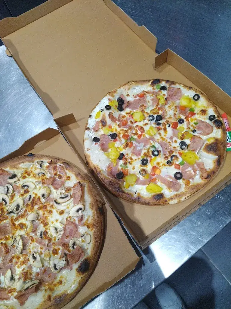 Di Napoli Pizza restaurant in Mamers