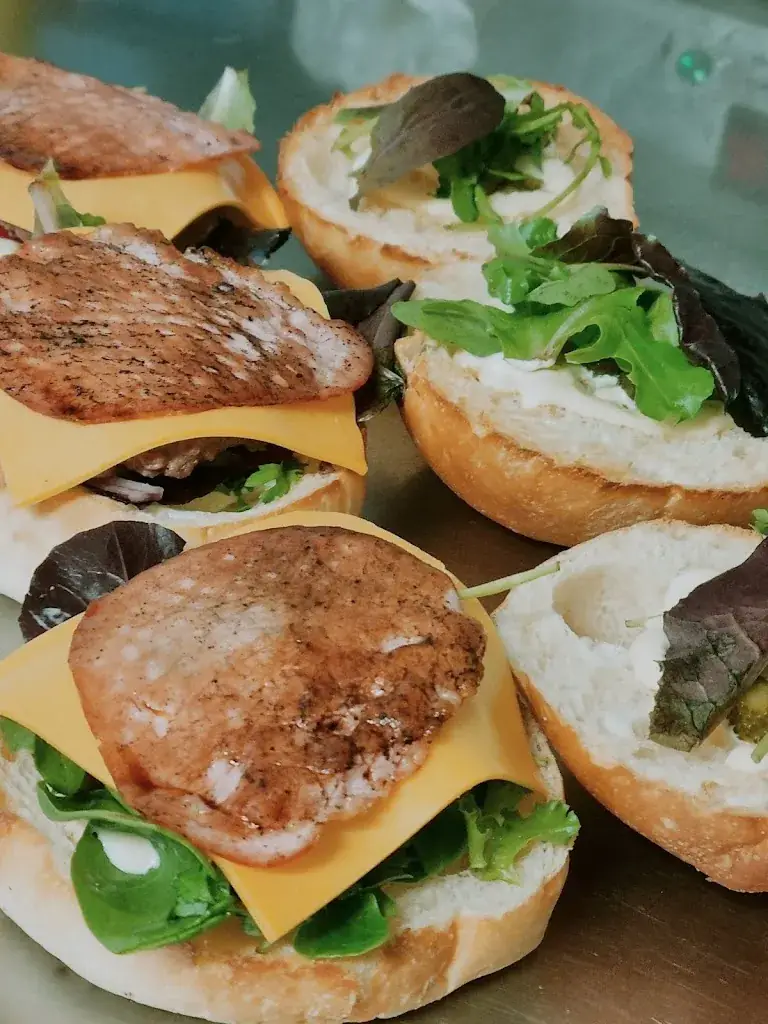 Le Réconfort distributeurs de pizzas artisanales 24h7j_Martigné-sur-Mayenne_slider_image_2