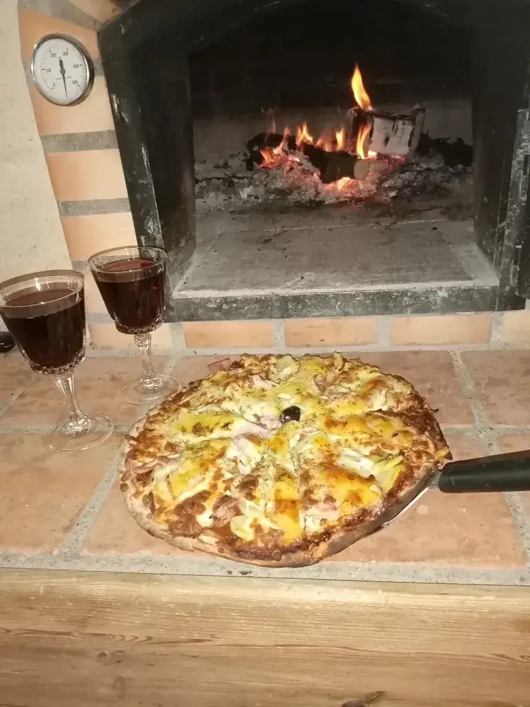 La Pizza du Village restaurant in Terranjou