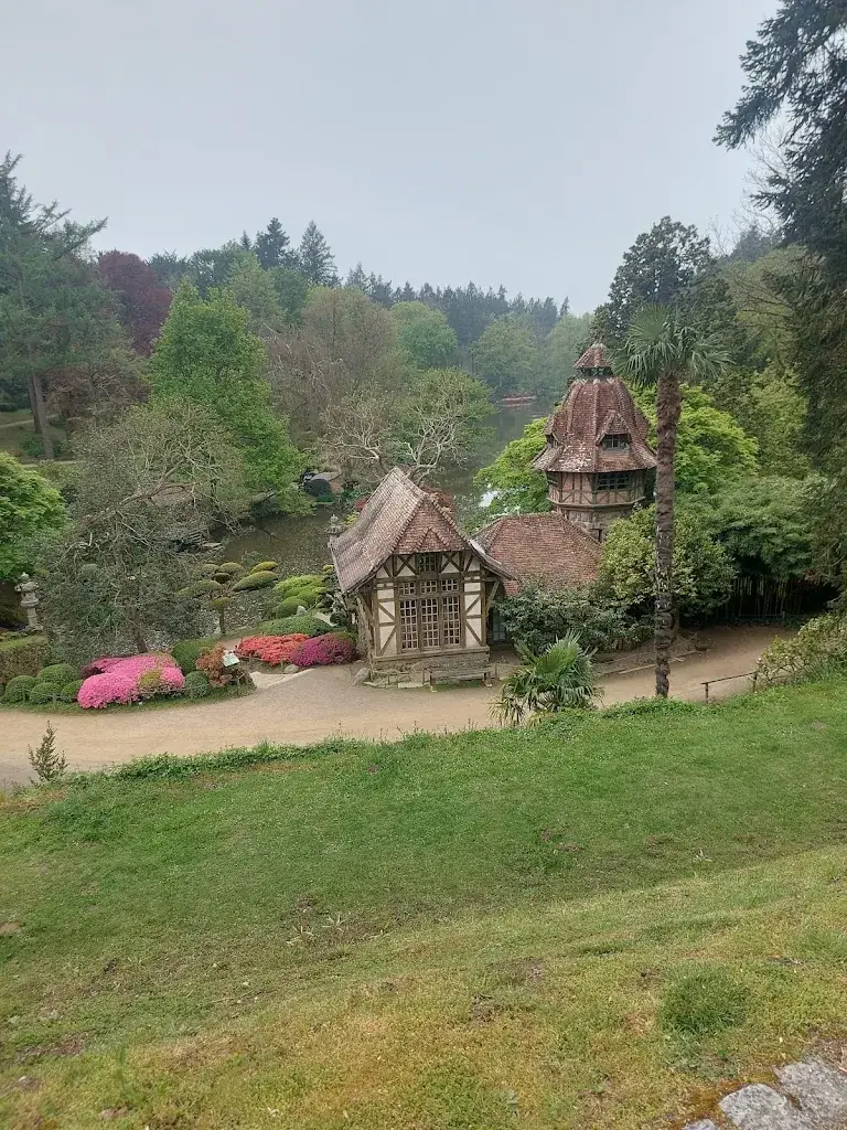 Trefor Johnson-Brown_Château Colbert_Maulévrier_review