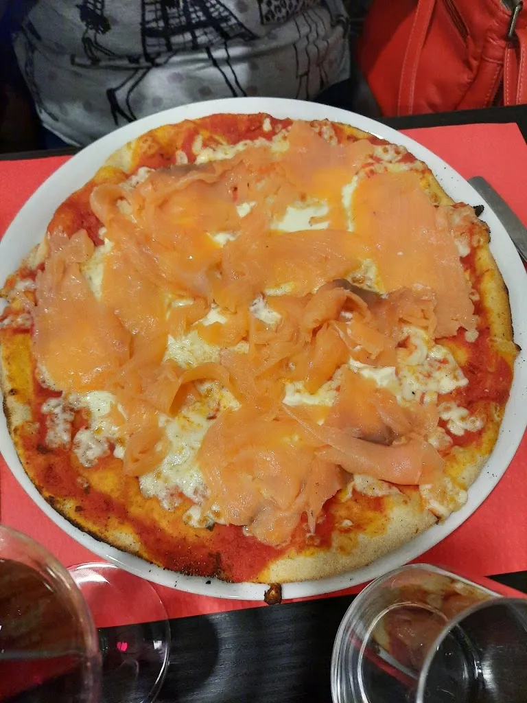 Christelle_La Pizzeria du Château: Comptoir, Distri'Pizza et Distri'Snack 24/7_Maulévrier_review