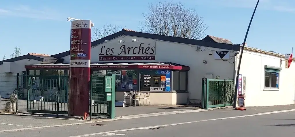 Les arches restaurant in Mazé-Milon