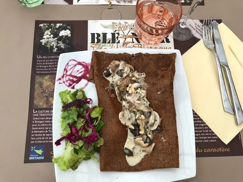 Ursula Benjamin_Le Petit Monde_Saint-Georges-Buttavent_review