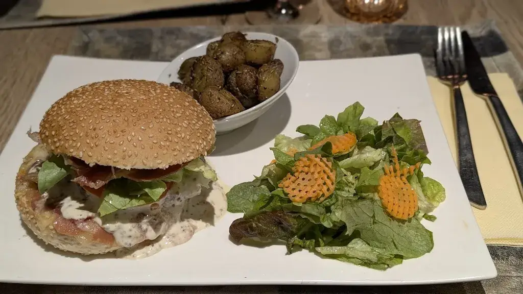 Hakuna Skywalker_Le Petit Monde_Saint-Georges-Buttavent_review