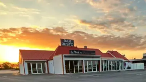 La Halte du Château Rouge_Mésanger_slider_image_1