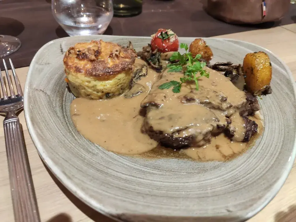 La Petite Auberge_Saint-Jean-d'Assé_slider_image_3