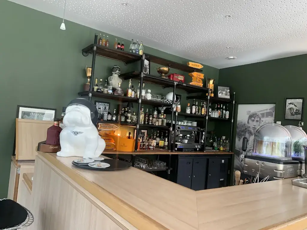 Liz Moreno M_Logis Hôtel des Sittelles_Montfort-le-Gesnois_review