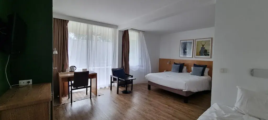 Logis Hôtel des Sittelles_Montfort-le-Gesnois_slider_image_2