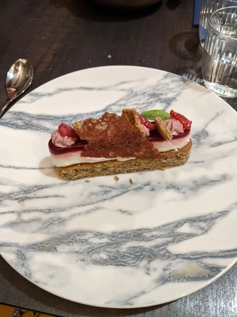 Helena Gollings_Le Moulin de La Rivière_L'Oie_review