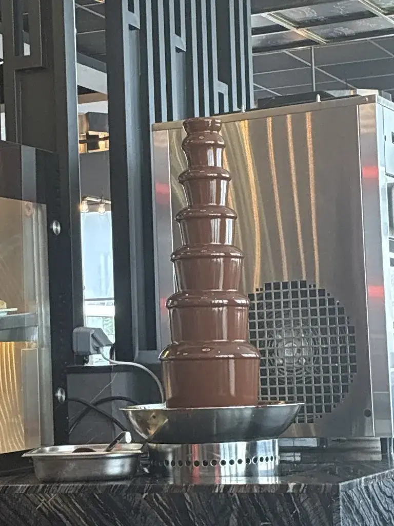 hussein tuama_AU GRAND BUFFET_Mouilleron-le-Captif_review