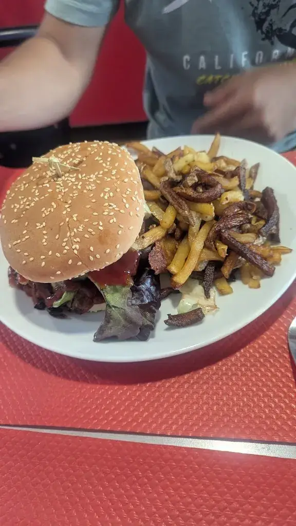 Valerie SPITZA_Le Central Bar_Mortagne-sur-Sèvre_review