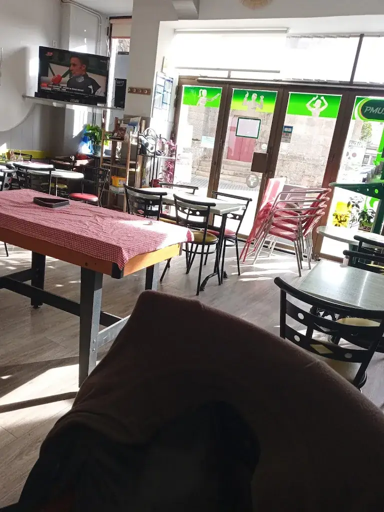 Le Central Bar ristorante a Mortagne-sur-Sèvre