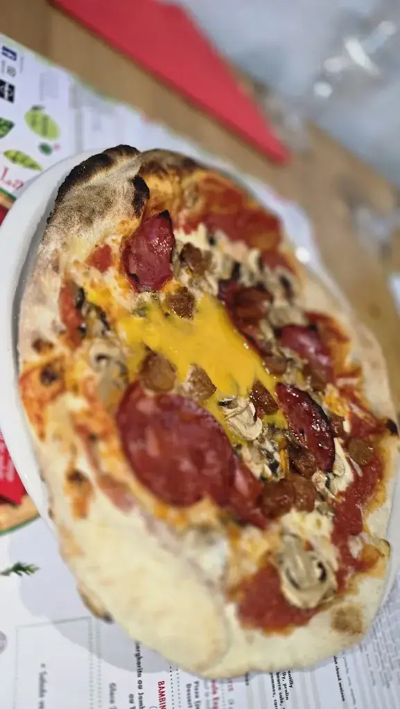 Leanne Emma_Pizzeria La Laurentaise _Saint-Laurent-sur-Sèvre_review